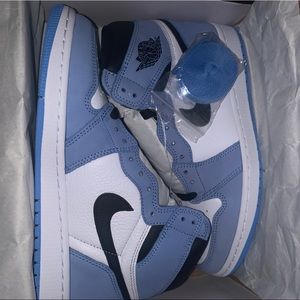 AIR JORDAN 1 RETRO HIGH OG 'UNIVERSITY BLUE'